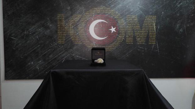 Endonezya'dan kaçak getirilen 80 karatlık pırlanta emniyette sergilendi