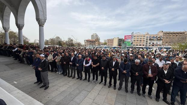 Ankara’da Kahramanmaraş’taki okul saldırısında hayatını kaybedenler için gıyabi cenaze namazı kılındı