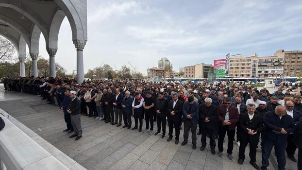 Ankara’da Kahramanmaraş’taki okul saldırısında hayatını kaybedenler için gıyabi cenaze namazı kılındı