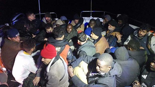 Bodrum’da su alan bottaki 30 kaçak göçmen kurtarıldı