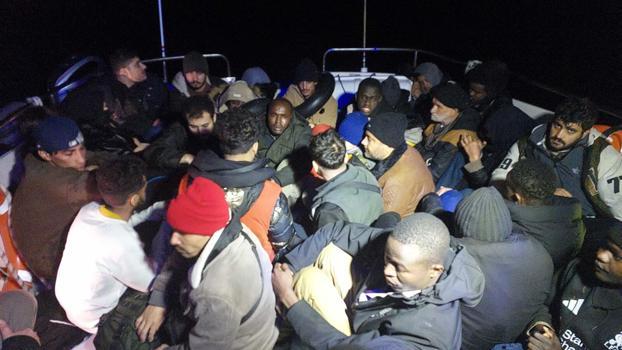 Bodrum’da su alan bottaki 30 kaçak göçmen kurtarıldı