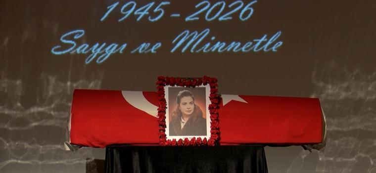 Sanatçı Feyha Çelenk için Ahmet Vefik Paşa Devlet Tiyatrosu’nda tören düzenlendi