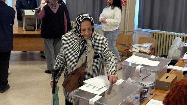 Bulgaristan’daki erken seçim için Trakya’daki çifte vatandaşlar sandık başına gitti