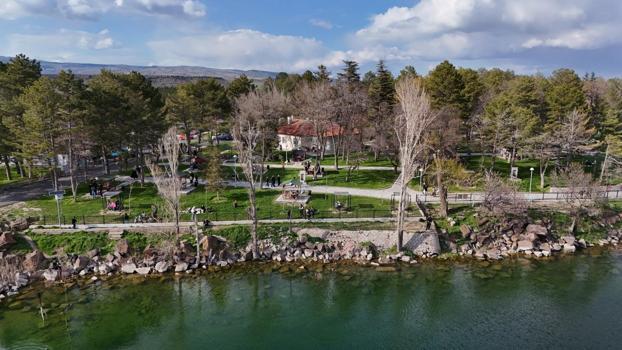 Yenilenen Sarımsaklı Barajı Mesire Alanı’na ziyaretçilerden yoğun ilgi