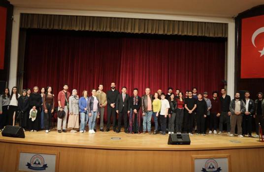 ERÜ’de ‘Nefes’ adlı tiyatro oyunu sergilendi