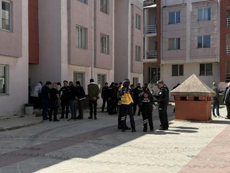 Teğmen evinde ölü bulundu