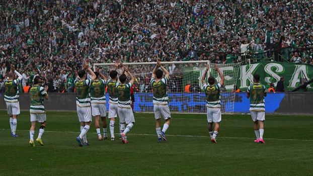 Şampiyonluğunu ilan eden Bursaspor 1'inci Lig'e yükseldi