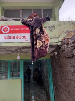 Şırnak'ta sel sularının bastığı cami kullanılamaz hale geldi