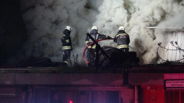 Oto elektrikçi dükkanında yangın: 1’i itfaiye personeli 2 yaralı