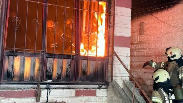 Avcılar'da 4 katlı binada yangın; mahsur kalan 20 kişi kurtarıldı