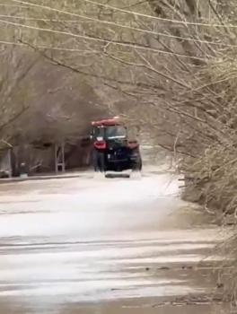 Baraj kapakları açılınca Kızılırmak taştı, köyü su bastı