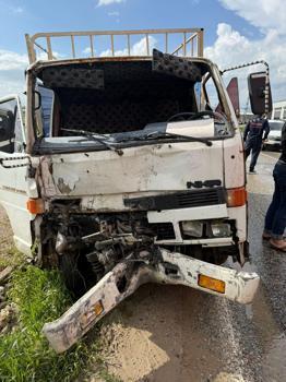 Mardin'de duvara çarpan kamyonetteki 2 kişi yaralandı