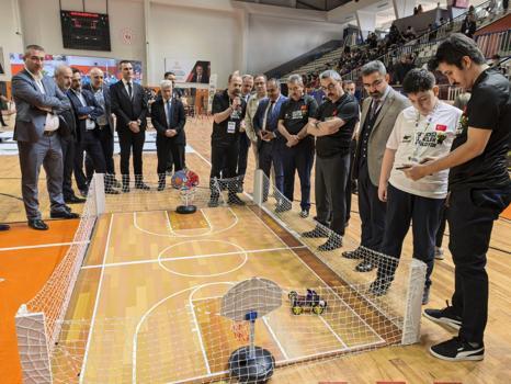 İnegöl'de öğrenciler robotlarıyla yarıştı