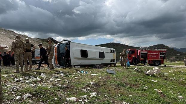 Diyarbakır’da midibüs devrildi: 1 ölü, 12 yaralı