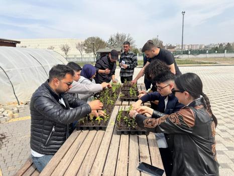 Büyükşehir’den üniversite öğrencilerine organik tarım eğitimi