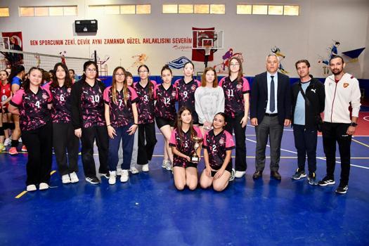Silifke’de 23 Nisan’a özel voleybol turnuvası