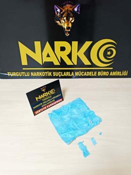 Manisa'da peçeteye emdirilmiş 2 bin 382 içimlik bonzai ele geçirildi