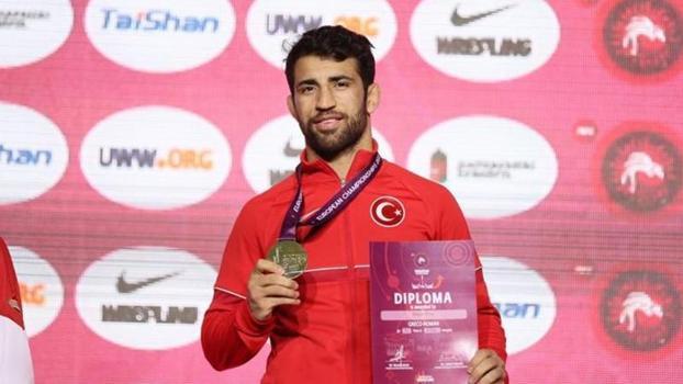Murat Fırat, Avrupa Güreş Şampiyonası'nda finale yükseldi