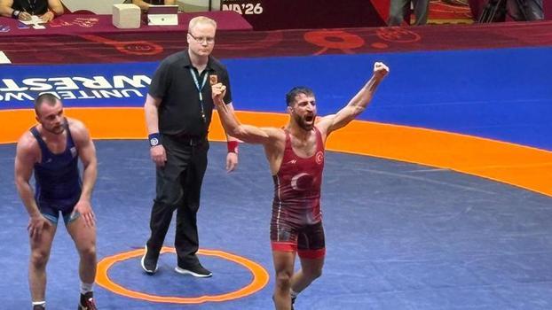 Murat Fırat, Avrupa Güreş Şampiyonası'nda finale yükseldi