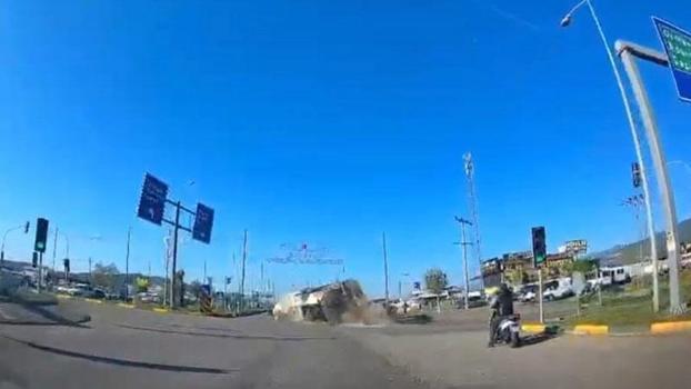 Gaziantep’te tankerin devrildiği kaza kamerada