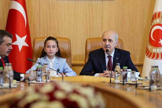 TBMM Başkanı Kurtulmuş, koltuğunu 6'ncı sınıf öğrencisi İnci'ye devretti