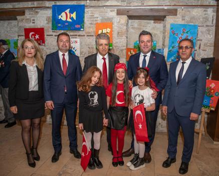 Kuşadası'nda 'Fırçamda Bayram Var'  sergisi