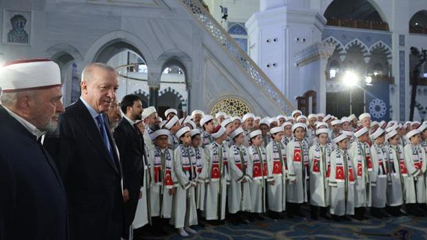 Cumhurbaşkanı Erdoğan, Çamlıca Camii'nde 333 hafızın icazet törenine katıldı