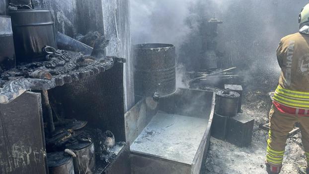 Antakya’da oto tamir atölyesi yandı