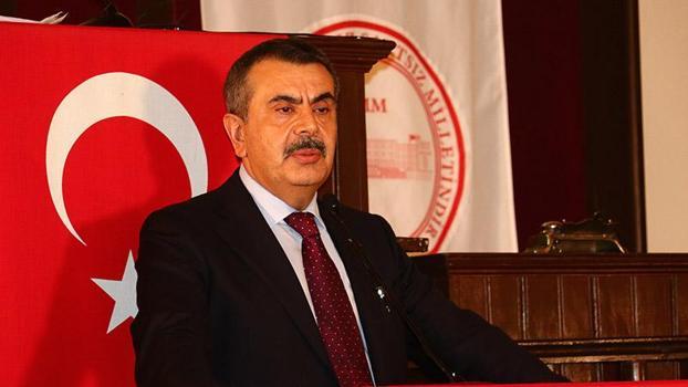 Bakan Tekin, öğrencilerle 1'inci TBMM'ye yürüdü