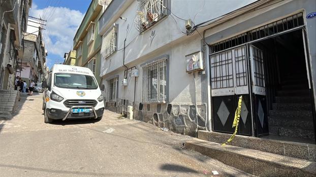 14 yaşındaki kız çocuğu, babasını boynundan bıçaklayıp, öldürdü