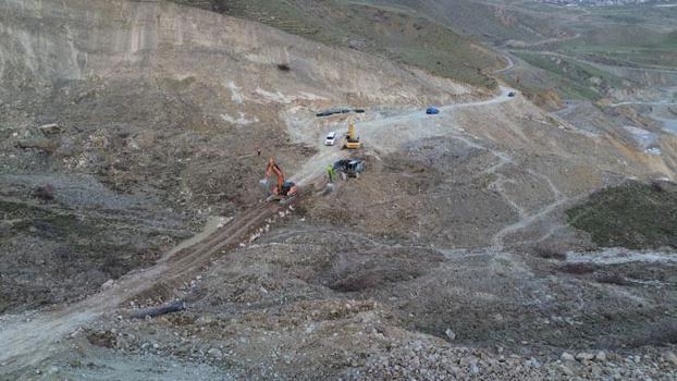 Heyelan nedeniyle 6 gündür kapalı olan Hakkari-Van kara yolu, kontrollü ulaşıma açıldı