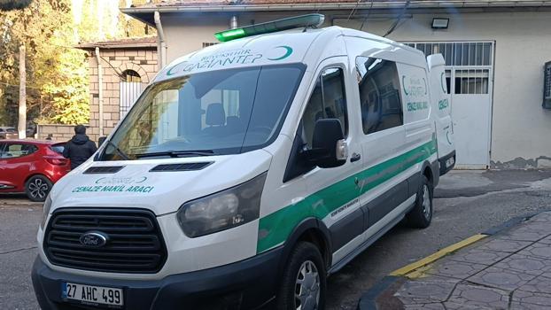 TIR’a arkadan çarpan otomobilin sürücüsü ve oğlu öldü