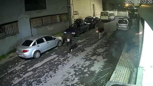 Güngören’de yanan odun parçalarıyla duvara yazı yazıp iş yerine attılar