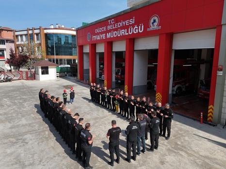 İtfaiyeci olmak isteyen iki kardeş itfaiyeci duasına katıldı