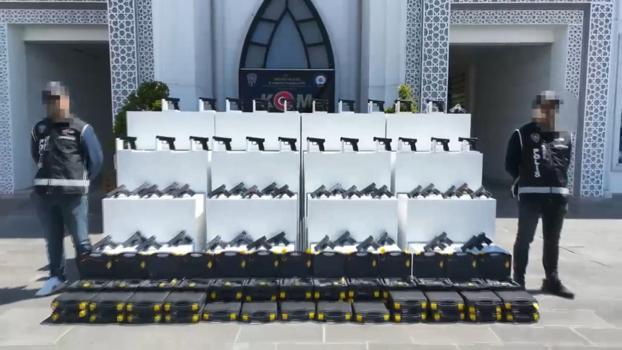 Durdurulan minibüste 60 tabanca ile mühimmat ele geçirildi