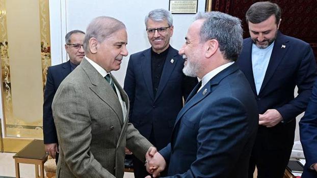 İran Dışişleri Bakanı Arakçi, Pakistan Başbakanı Şerif ile bir araya geldi