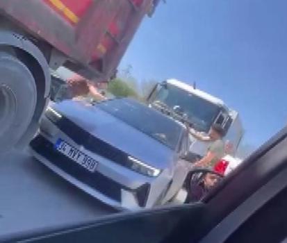 Başakşehir'de polisin 'dur' ihtarına uymadı; otomobilin lastikleri indirilerek yakalandı