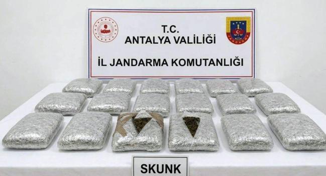 Araçta, 30 kilogram uyuşturucu
