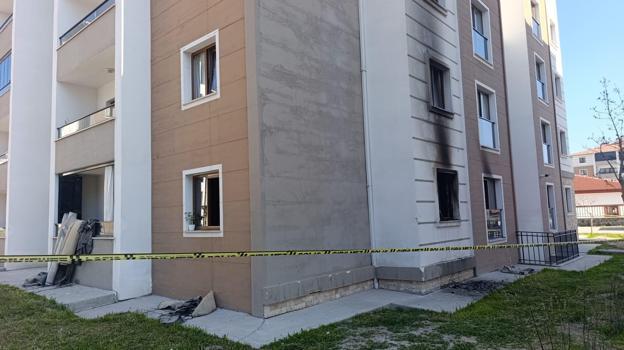 6 kişilik ailenin yaşadığı ev yangında kullanılamaz hale geldi