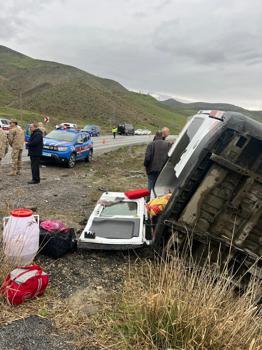 Muş’ta yolcu minibüsü dere yatağına yuvarlandı: 16 yaralı