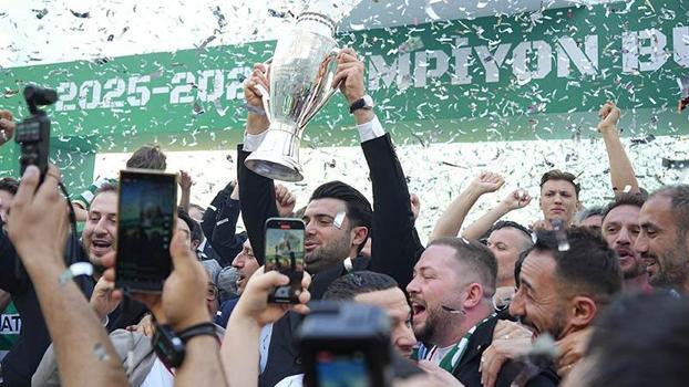 Bursaspor, şampiyonluk kupasını törenle aldı
