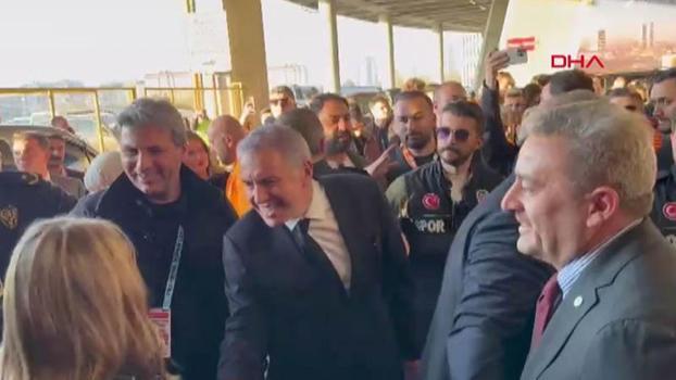 Galatasaraylı yöneticiler Fenerbahçe yöneticilerini karşıladı