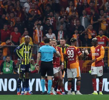 Galatasaray - Fenerbahçe: 1-0 (İLK YARI)
