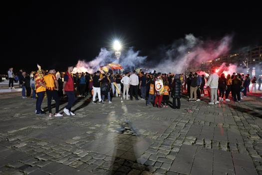 Galatasaray’ın derbi galibiyeti İzmir’de coşkuyla kutlandı