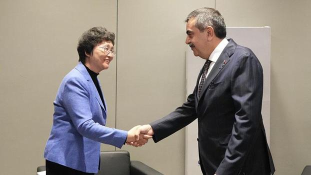 Bakan Tekin, Çin İnsan Kaynakları Sosyal Güvenlik Bakanı Wang ile görüştü