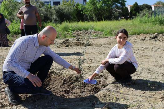 Turgutlu'da 'Şehit Öğretmen Ayla Kara ve Şehit Öğrenciler Zeytinliği' oluşturuldu