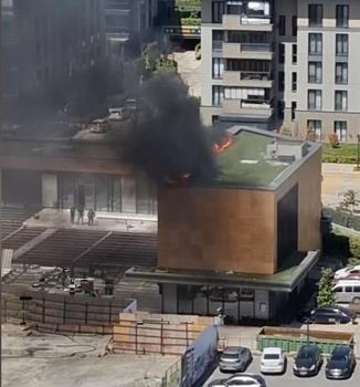 Küçükçekmece'de okul inşaatında yangın paniği