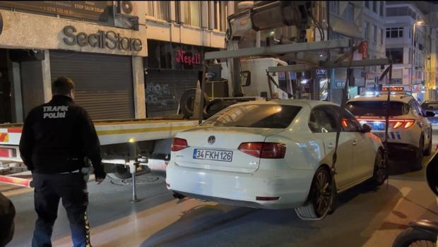 Kadıköy'de 'Huzur İstanbul' denetimi; durdurulan araçta uyuşturucu madde ele geçirildi