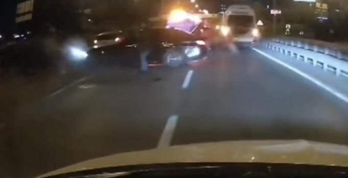 Maltepe'de dört aracın karıştığı zincirleme kaza: 1'i ağır 4 yaralı