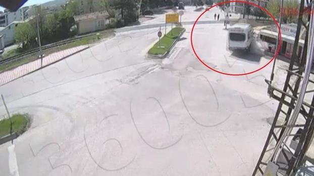 Alkollü sürücünün yaptığı kaza kamerada; 2 öğrenci son anda kurtuldu